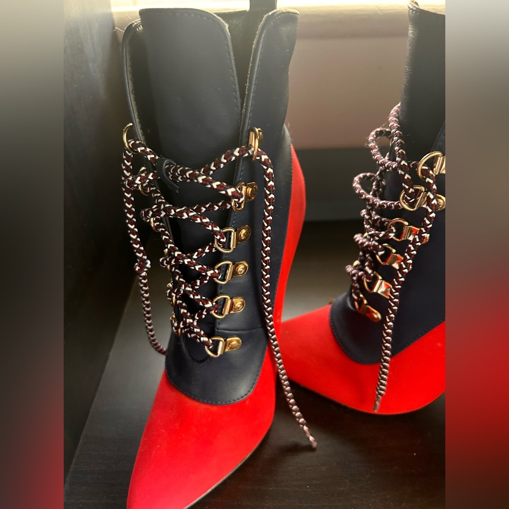 Hot new booties right in time for Fall! New, never worn.